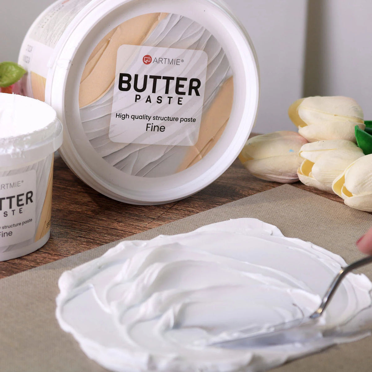 Găletușe de pastă ARTMIE Butter Fine, prim-plan cu ambalajul și capacul