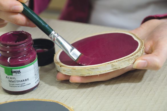 Când copacii povestesc — ghid pentru decorațiuni pictate pe lemn