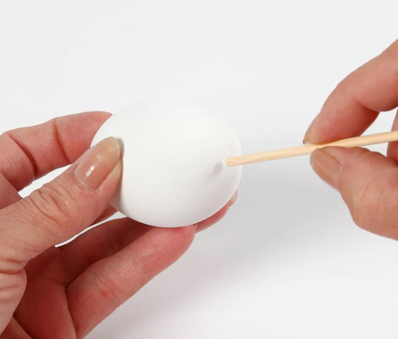 DIY: Ouă de Paște decorate cu flori uscate