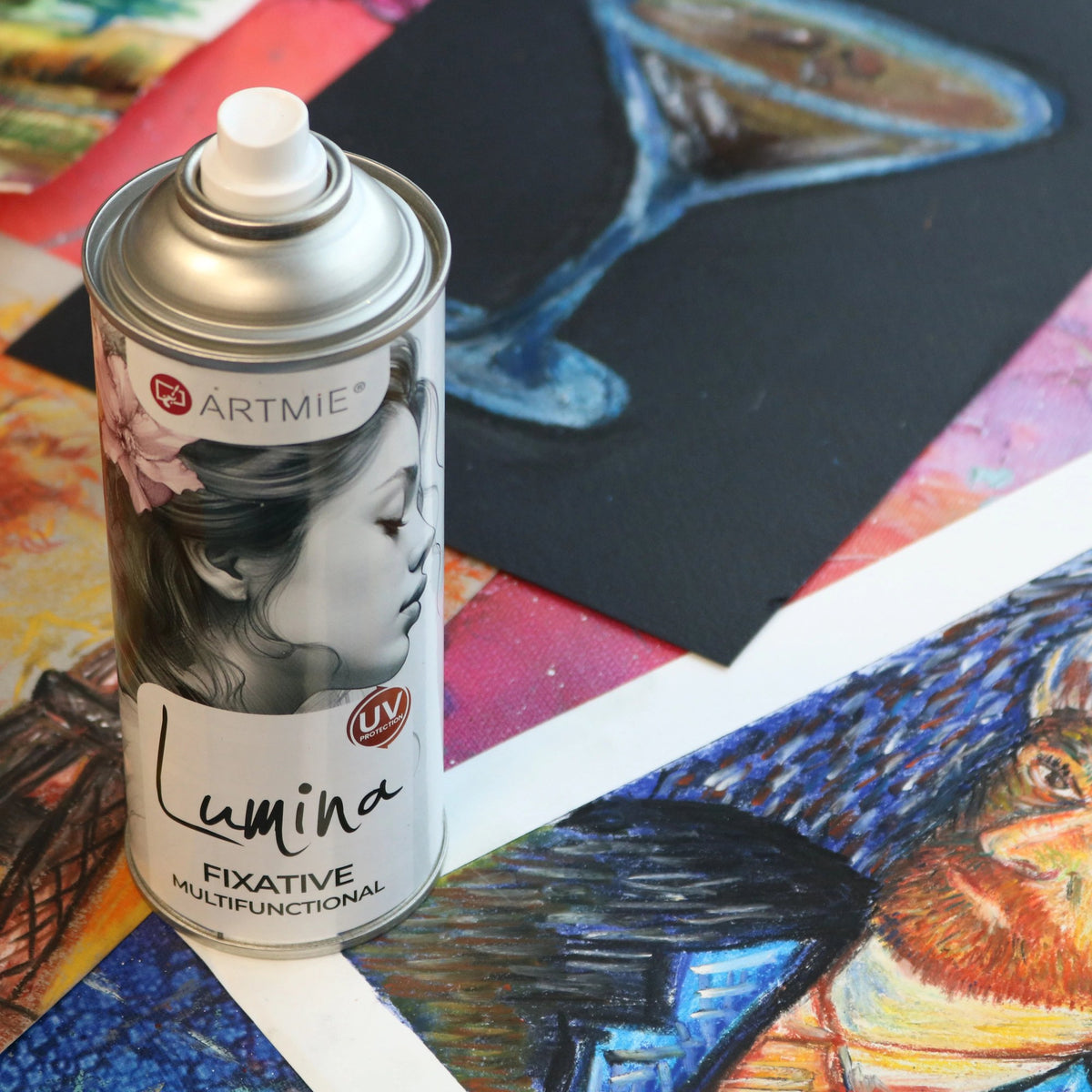 Spray fixator ARTMIE Lumina pe desene colorate în pastel