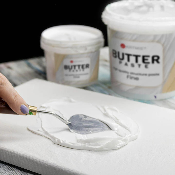 Întindere pastă structurală ARTMIE Butter Fine pe pânză cu cuțit de paletă
