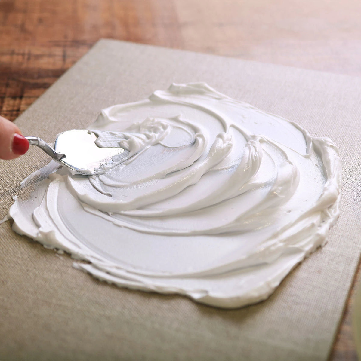 Textură în relief creată cu pastă structurală ARTMIE Butter Fine pe pânză