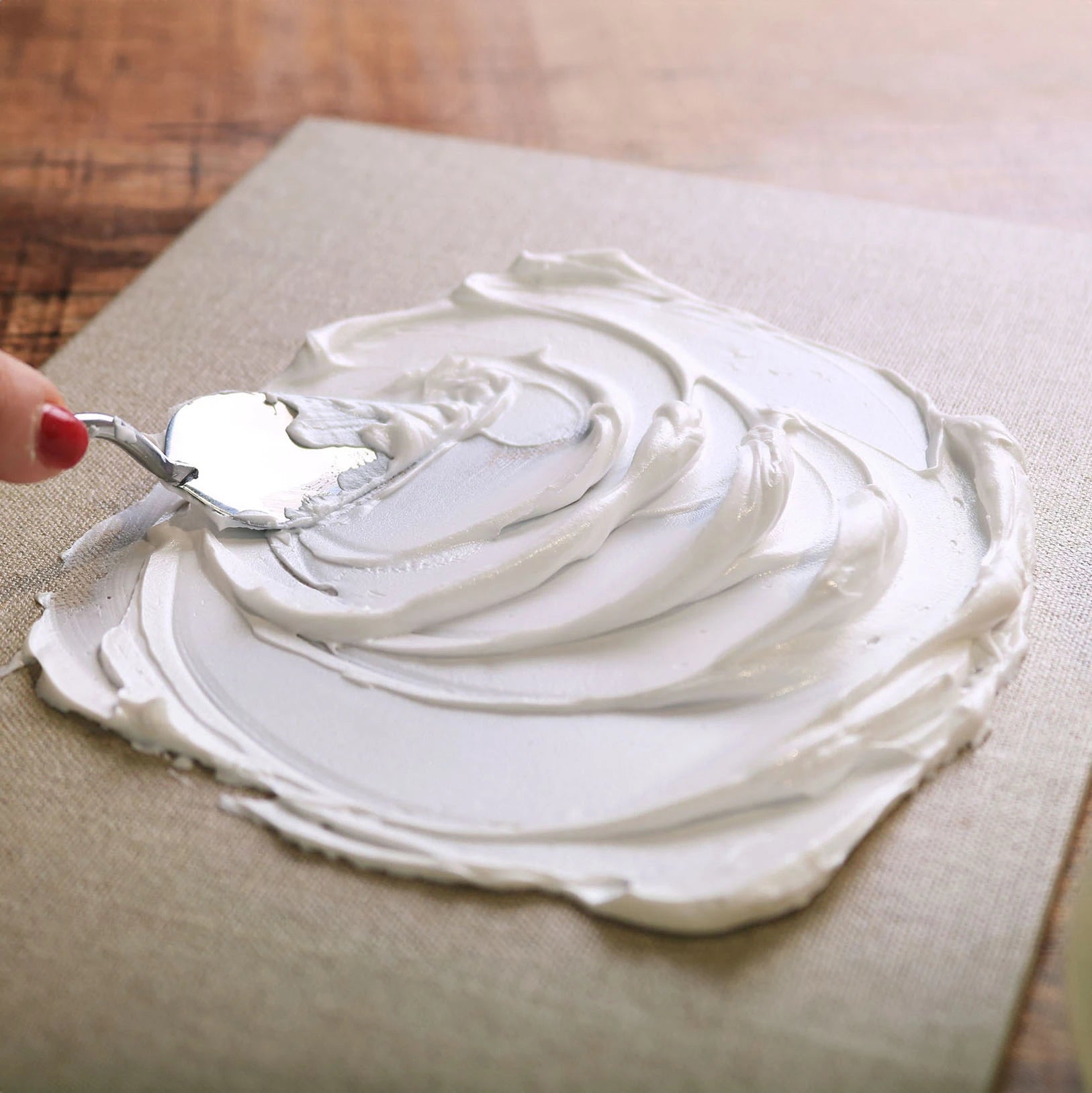 Textură în relief creată cu pastă structurală ARTMIE Butter Fine pe pânză