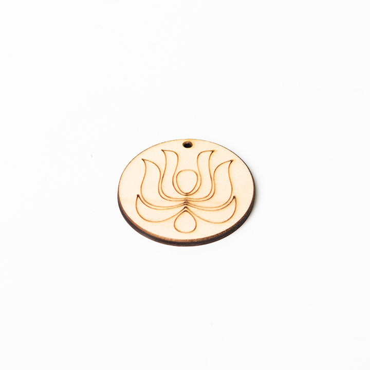 decupaj din lemn pentru confectionarea bijuteriilor cerc cu ornament 4 5 cm ro pnt23055 1ks