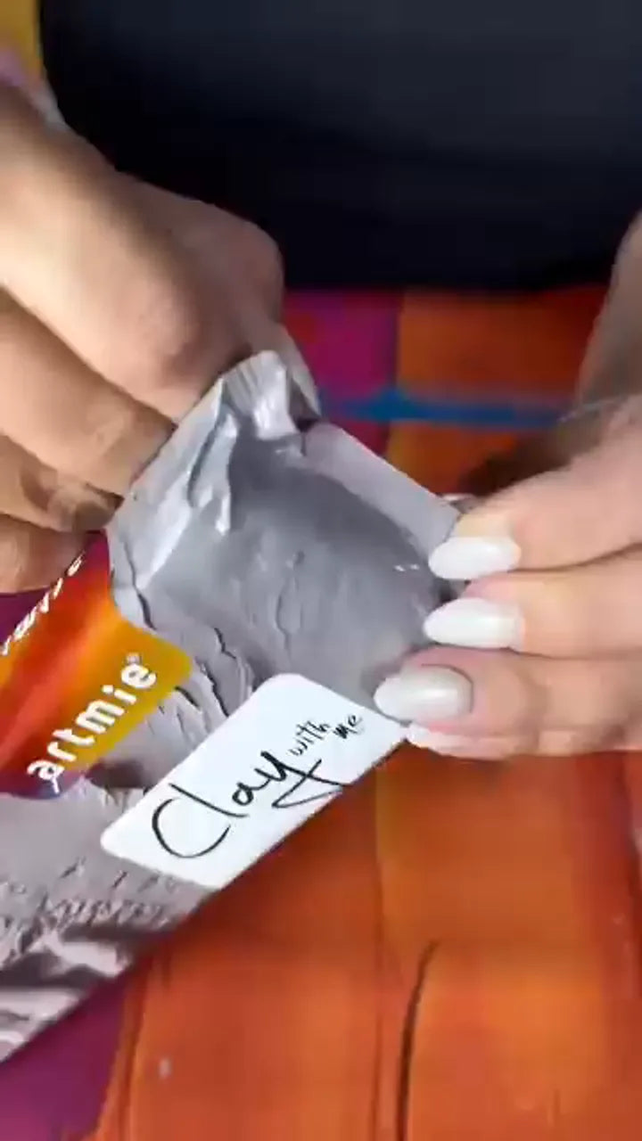 Reel — pastă de modelaj Clay with me în practică